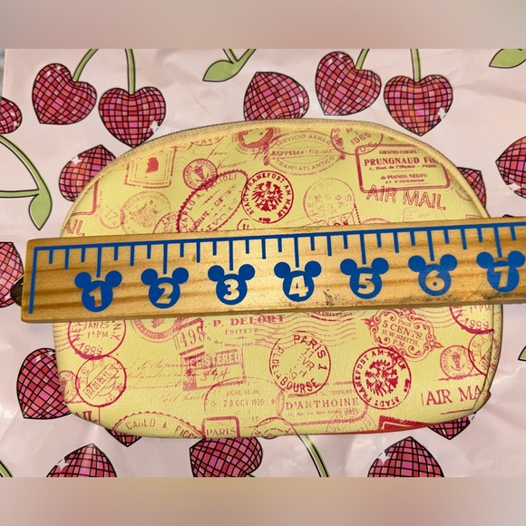 Ipsy Passport Stamp May 2018 Travel Cosmetic Make-Up Bag - Picture 5 of 5